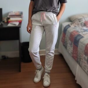 Puma Teen Girls Light Grey Heather Sweatpants Pink Logo Joggers Y2K Athleisure